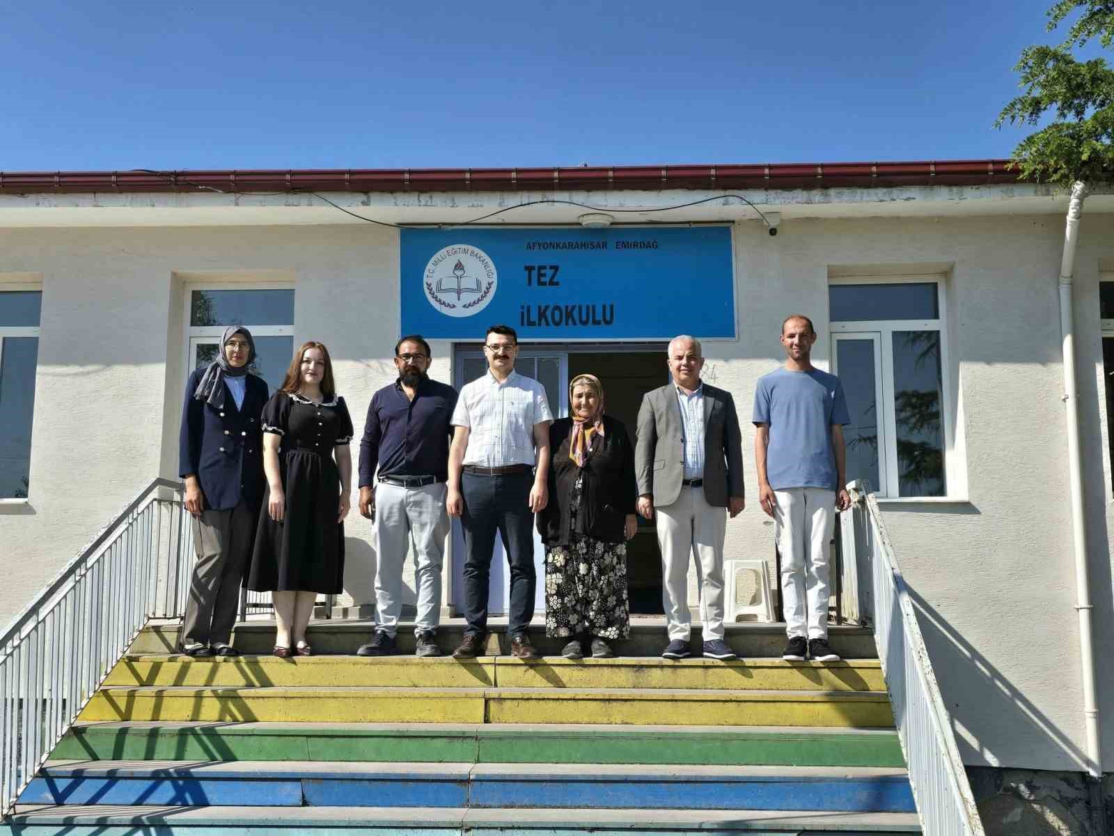 Emirdağ Tez İlkokulu’nda öğrenciler karne sevinci yaşadılar