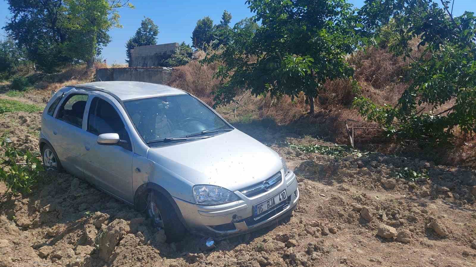 Kontrolden çıkan otomobil meyve bahçesine uçtu: 4 yaralı