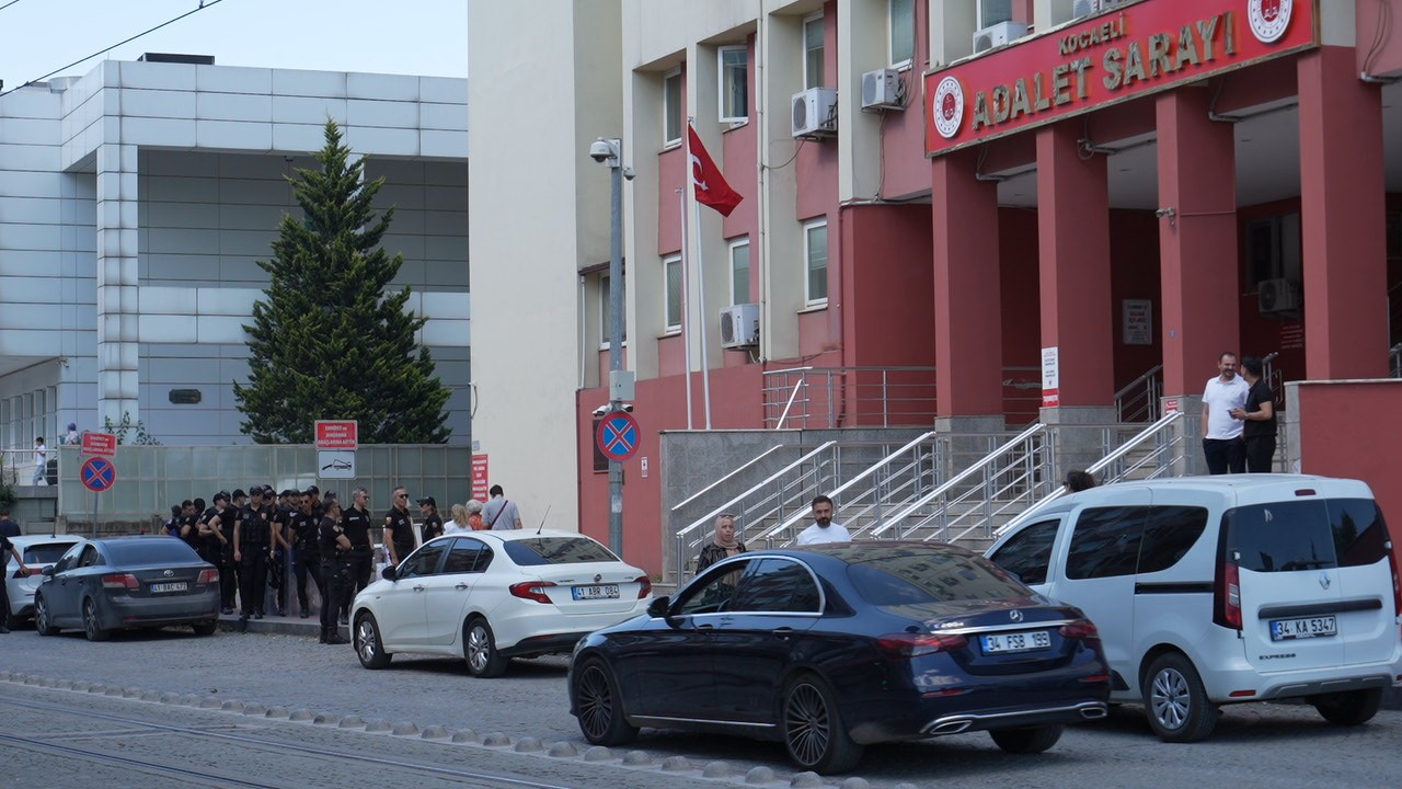 Adliye önünde cinayetle biten husumetin duruşması görüldü