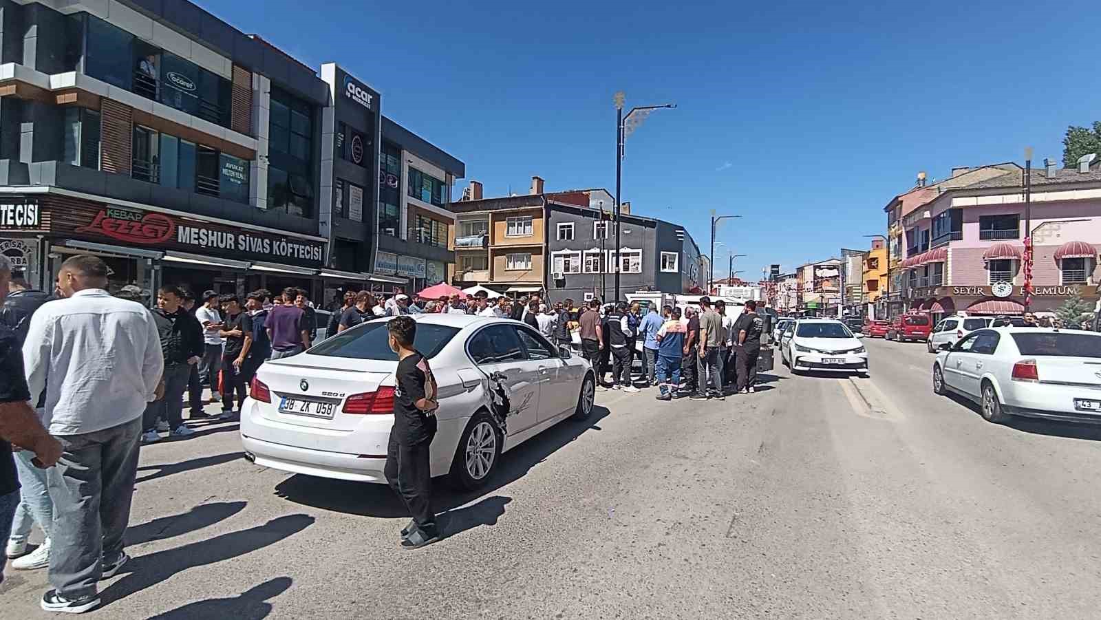 Sivas’ta 4 araçlı zincirleme kaza: 1 yaralı