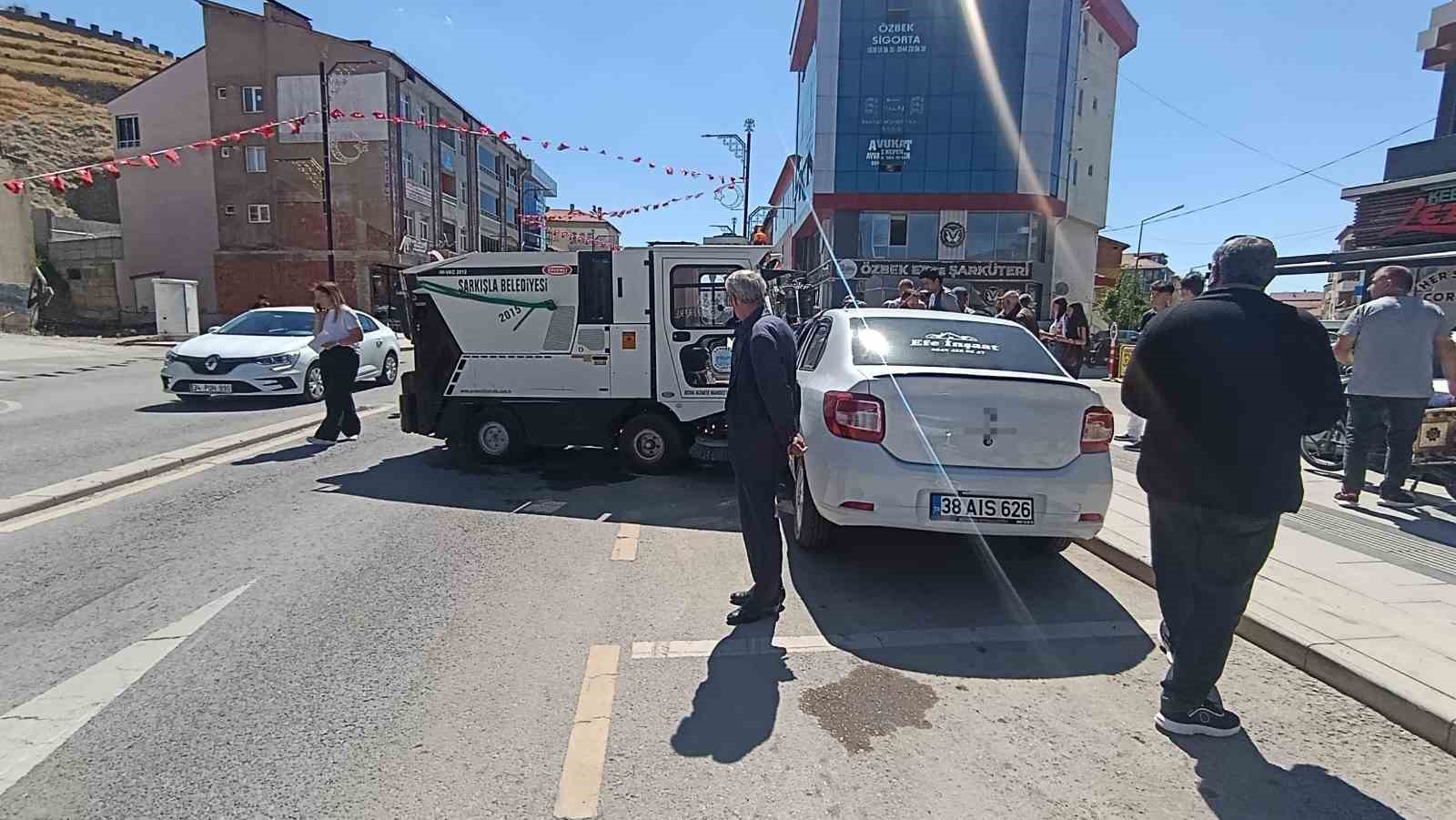 Sivas’ta 4 araçlı zincirleme kaza: 1 yaralı