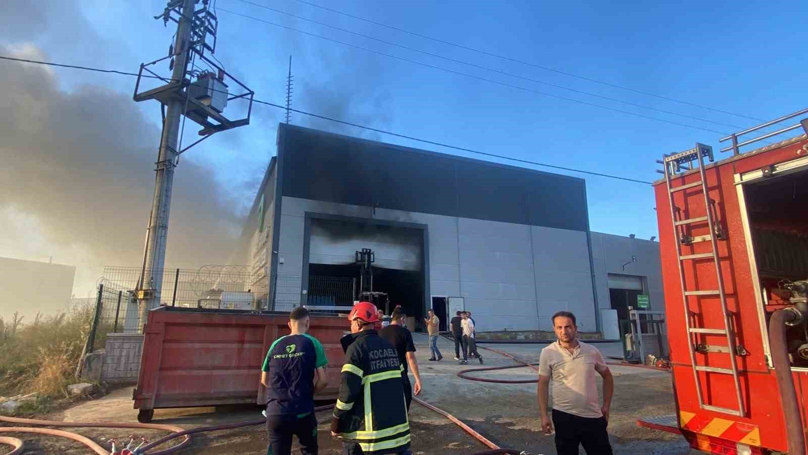 Makine parçası üreten fabrikada yangın