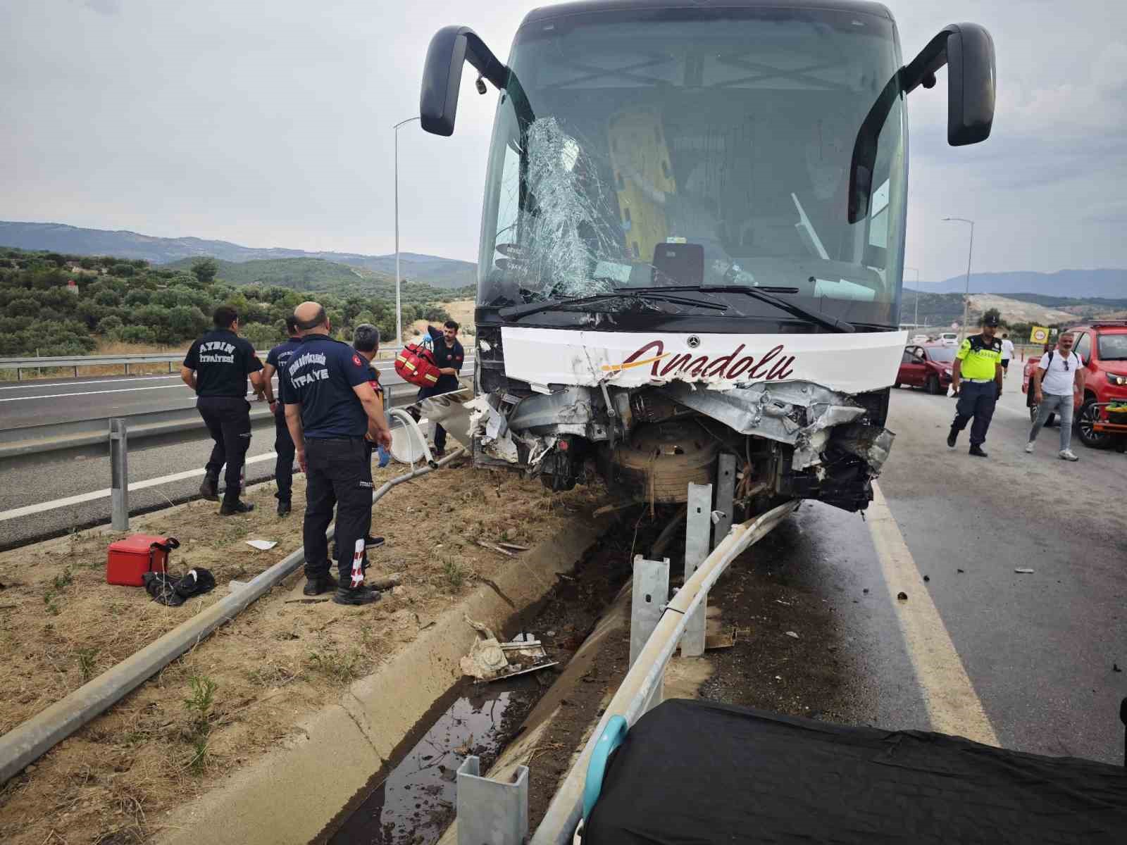 Aydın-Denizli otoyolunda feci kaza: 1’i ağır 20 yaralı