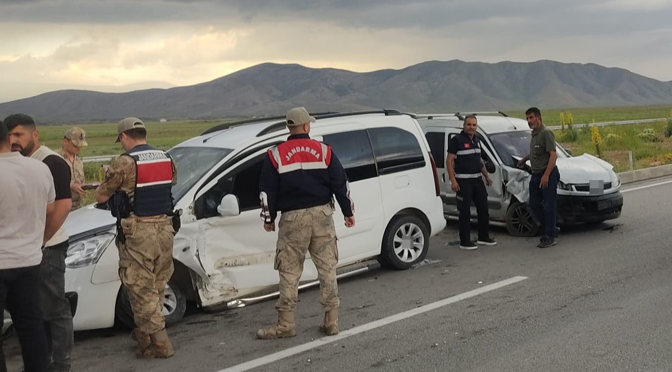 Çaldıran’da trafik kazası: 3 yaralı