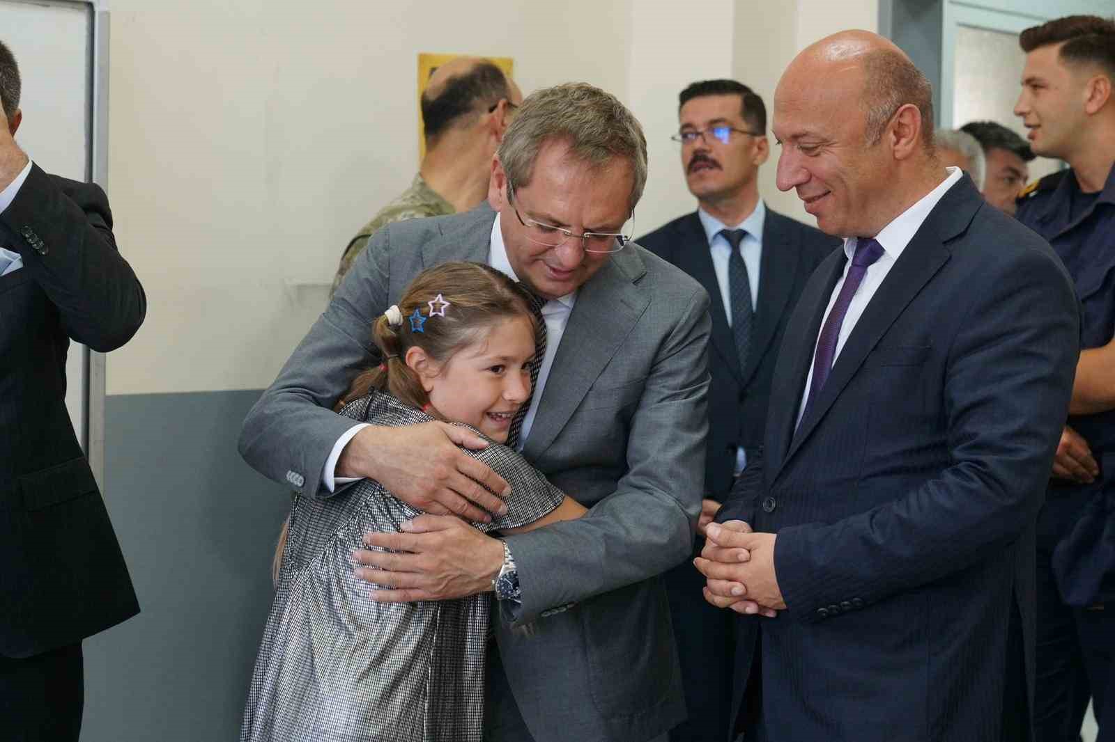 Başkan Mesut Ergin öğrencilerin karne sevincine ortak oldu