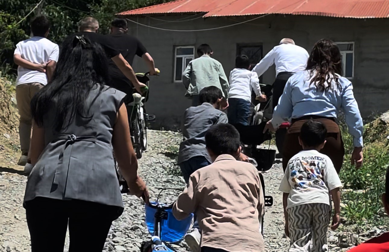 Sınırda karne sevinci bisiklet hediyesiyle taçlandı