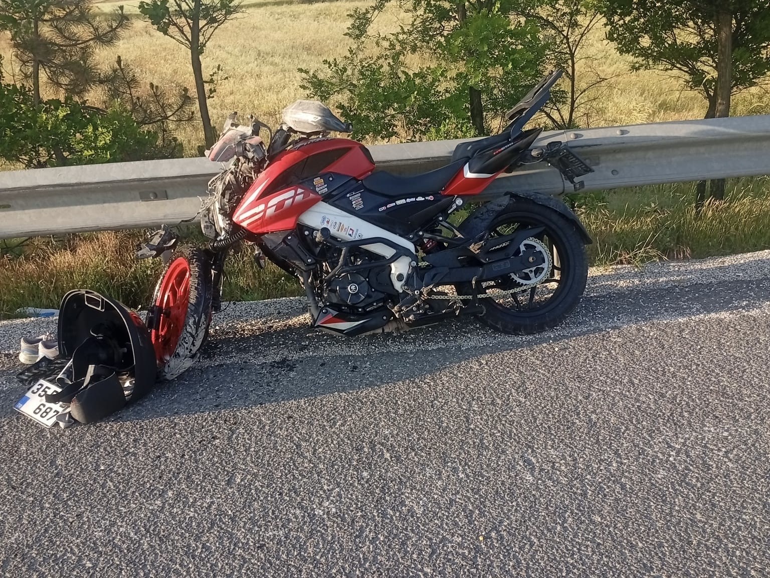 Uşak’ta motosiklet kamyona arkadan çarptı: 1 ölü