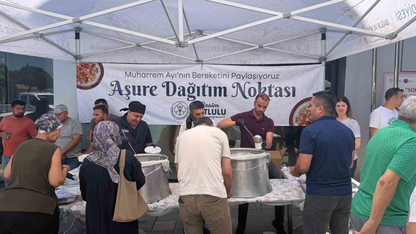 Aşure ikramları Soma ve Akhisar’dan başladı