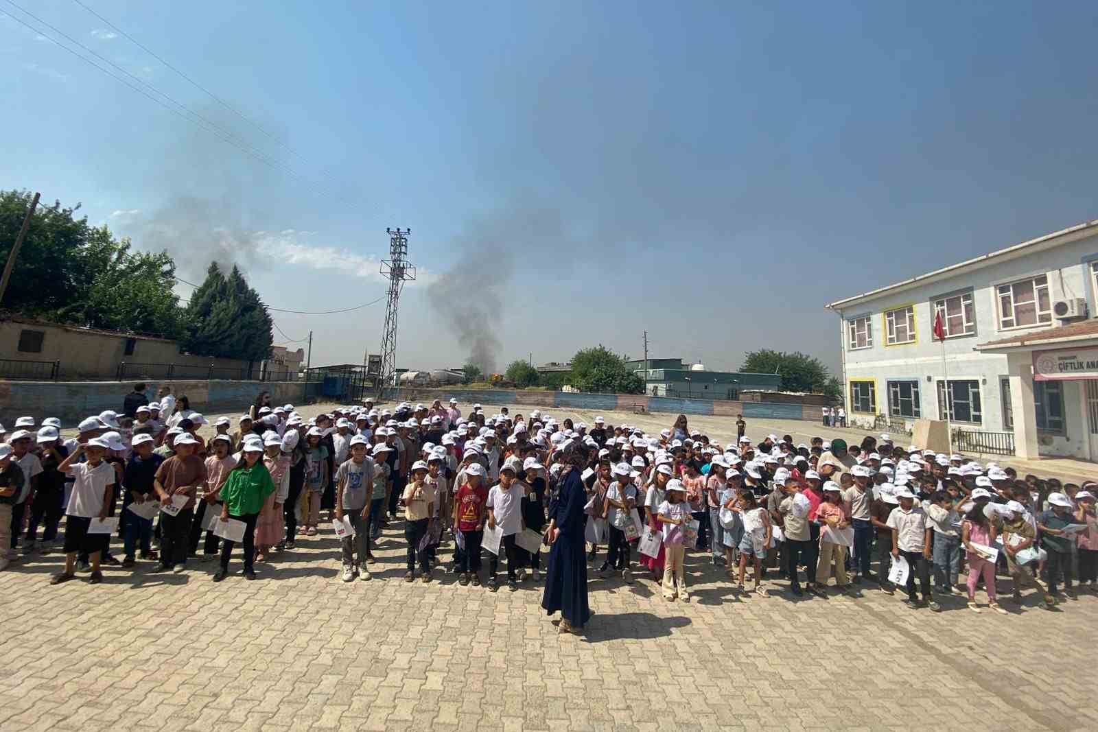 Çamelili öğrenciler karne sevincini Şırnak’taki yaşıtlarıyla birlikte yaşadı