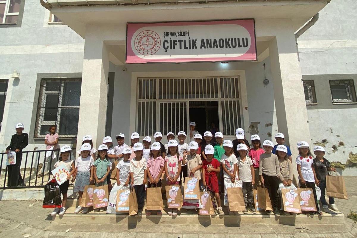 Çamelili öğrenciler karne sevincini Şırnak’taki yaşıtlarıyla birlikte yaşadı