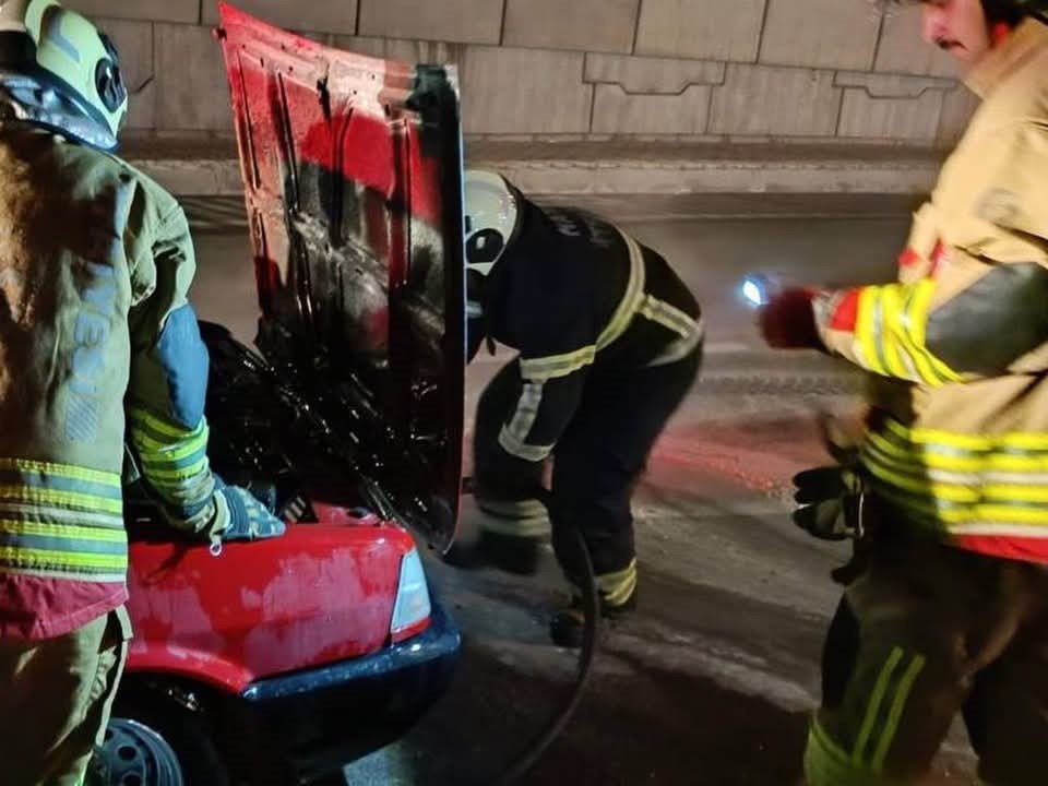 Antakya’da otomobil yangını