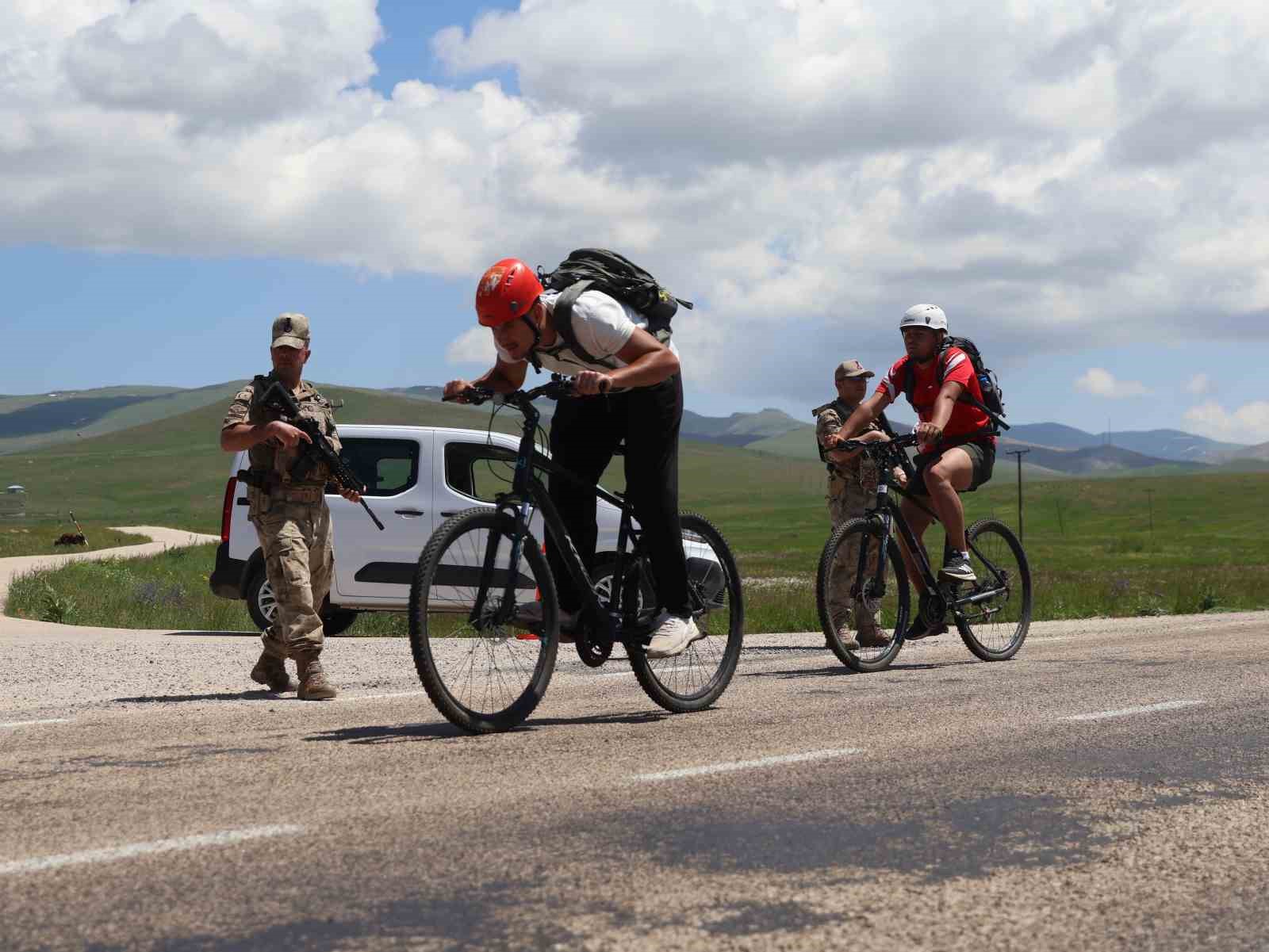 "Terörsüz Türkiye" için 20 km pedal çevirdiler