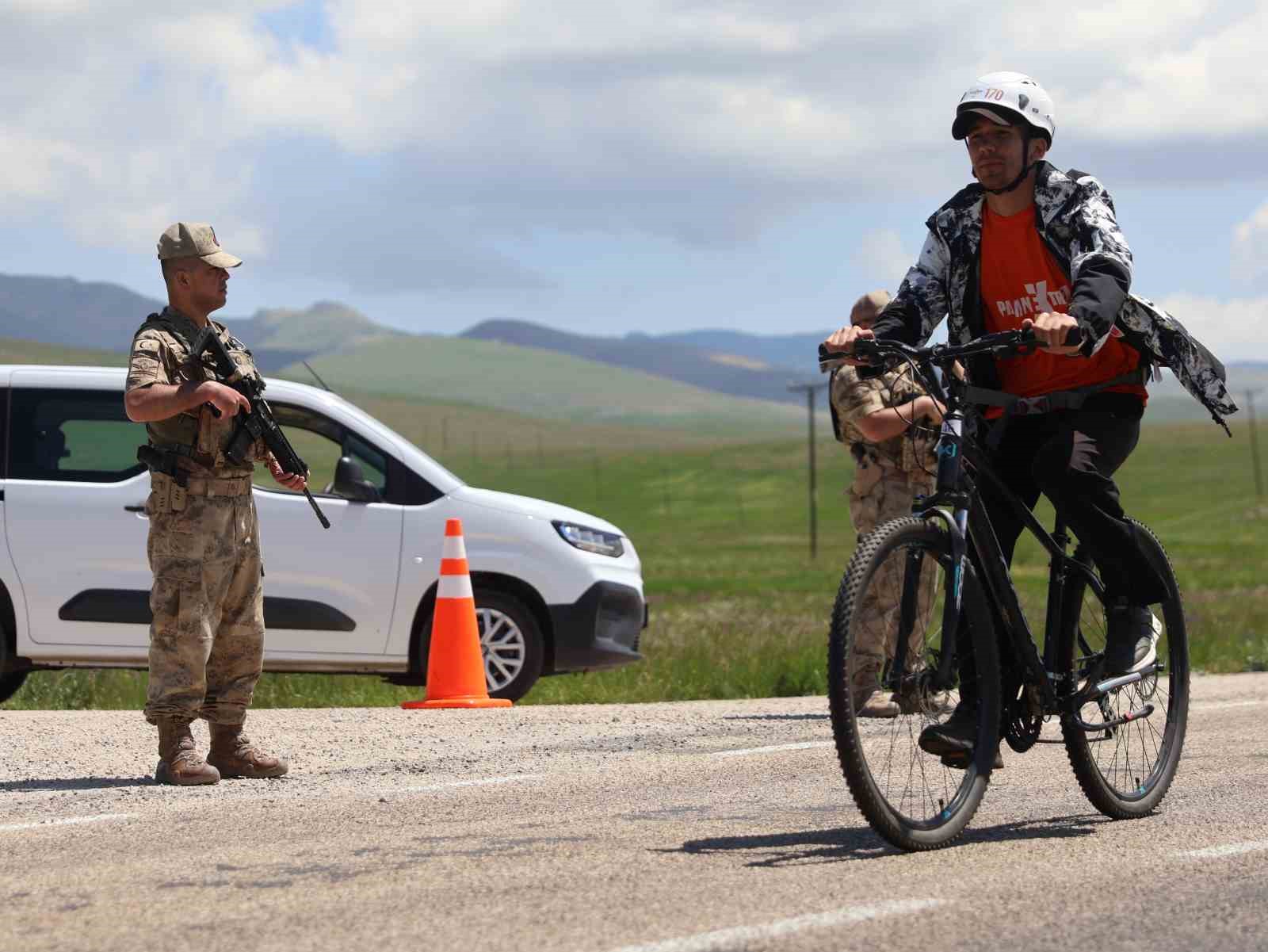 "Terörsüz Türkiye" için 20 km pedal çevirdiler