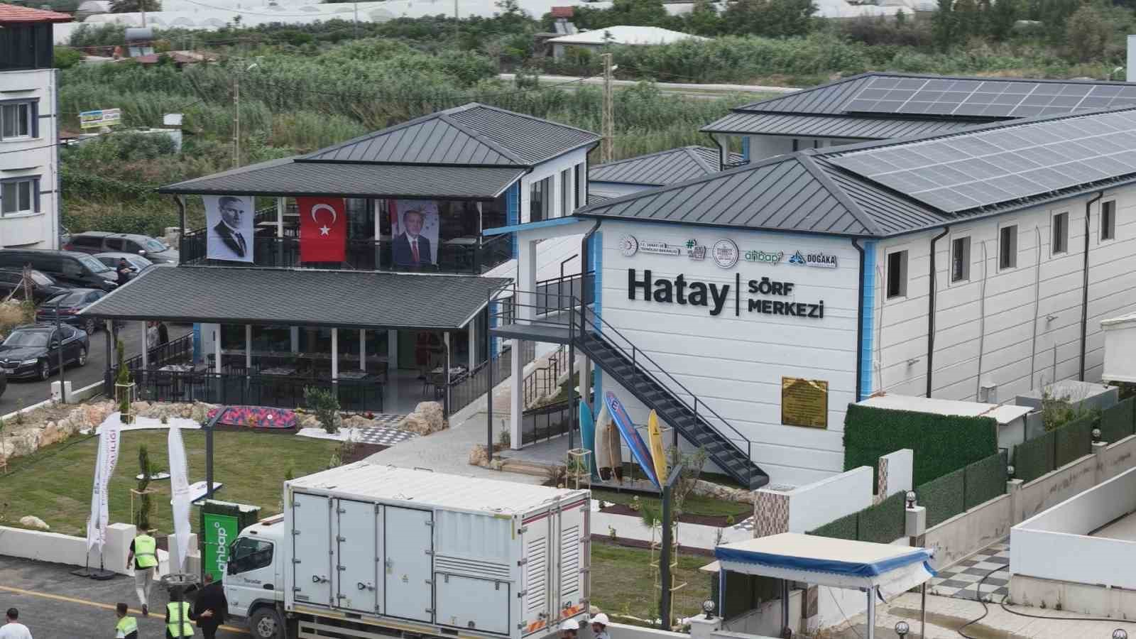 Akdeniz’in hırçın dalgaları geleceğin sörfçülerini yetiştirecek