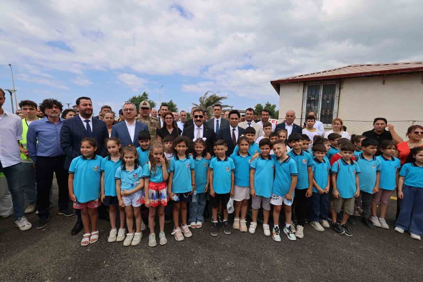 Akdeniz’in hırçın dalgaları geleceğin sörfçülerini yetiştirecek