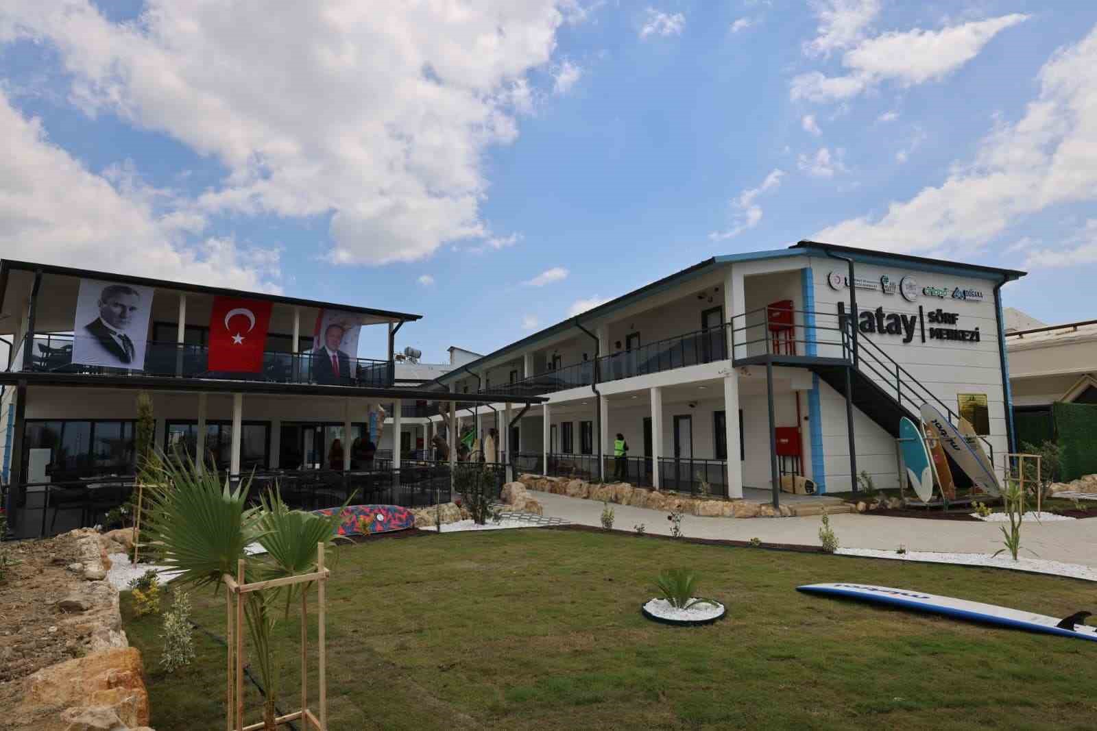 Akdeniz’in hırçın dalgaları geleceğin sörfçülerini yetiştirecek