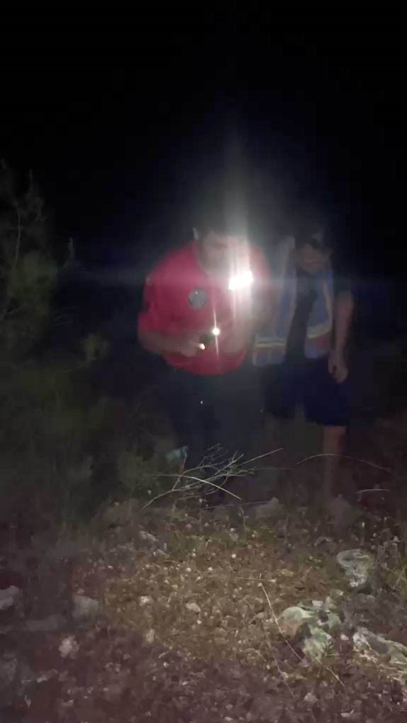 Ormanlık alanda kaybolan 4 arkadaş JAK timi tarafından bulundu