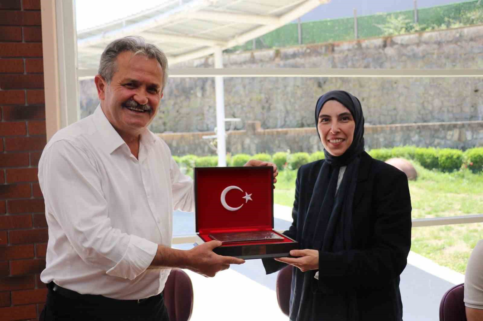 Kaymakamı Şendur’a veda etti