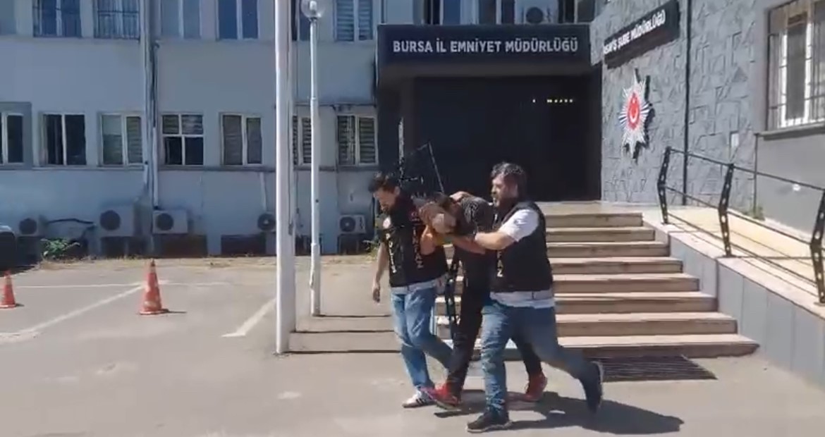 33 yıl hapis cezasıyla aranıyordu, polisten kurtulmak için kayısı topluyormuş gibi yaptı