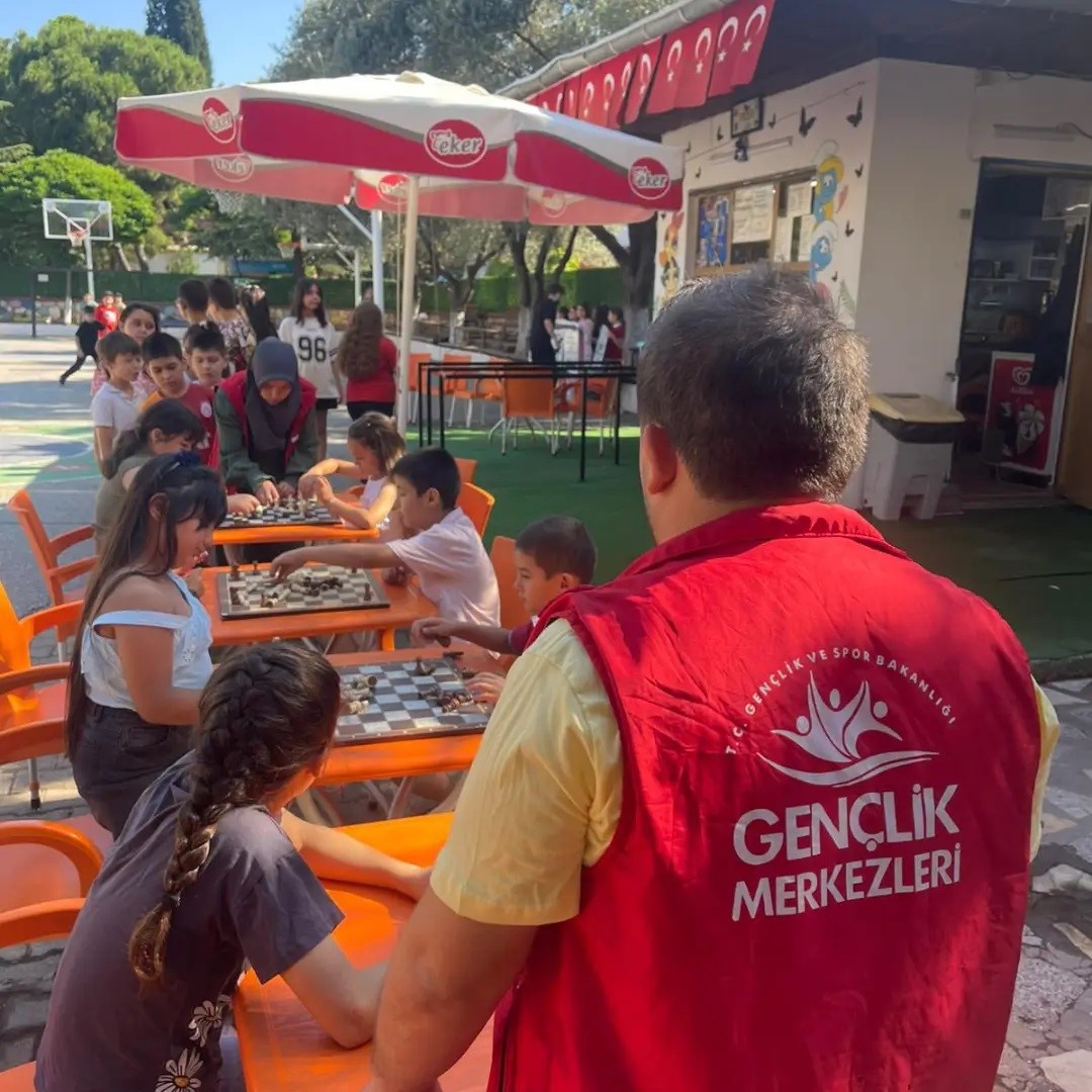 Muğla’da gönüllü gençlerden örnek farkındalık çalışması