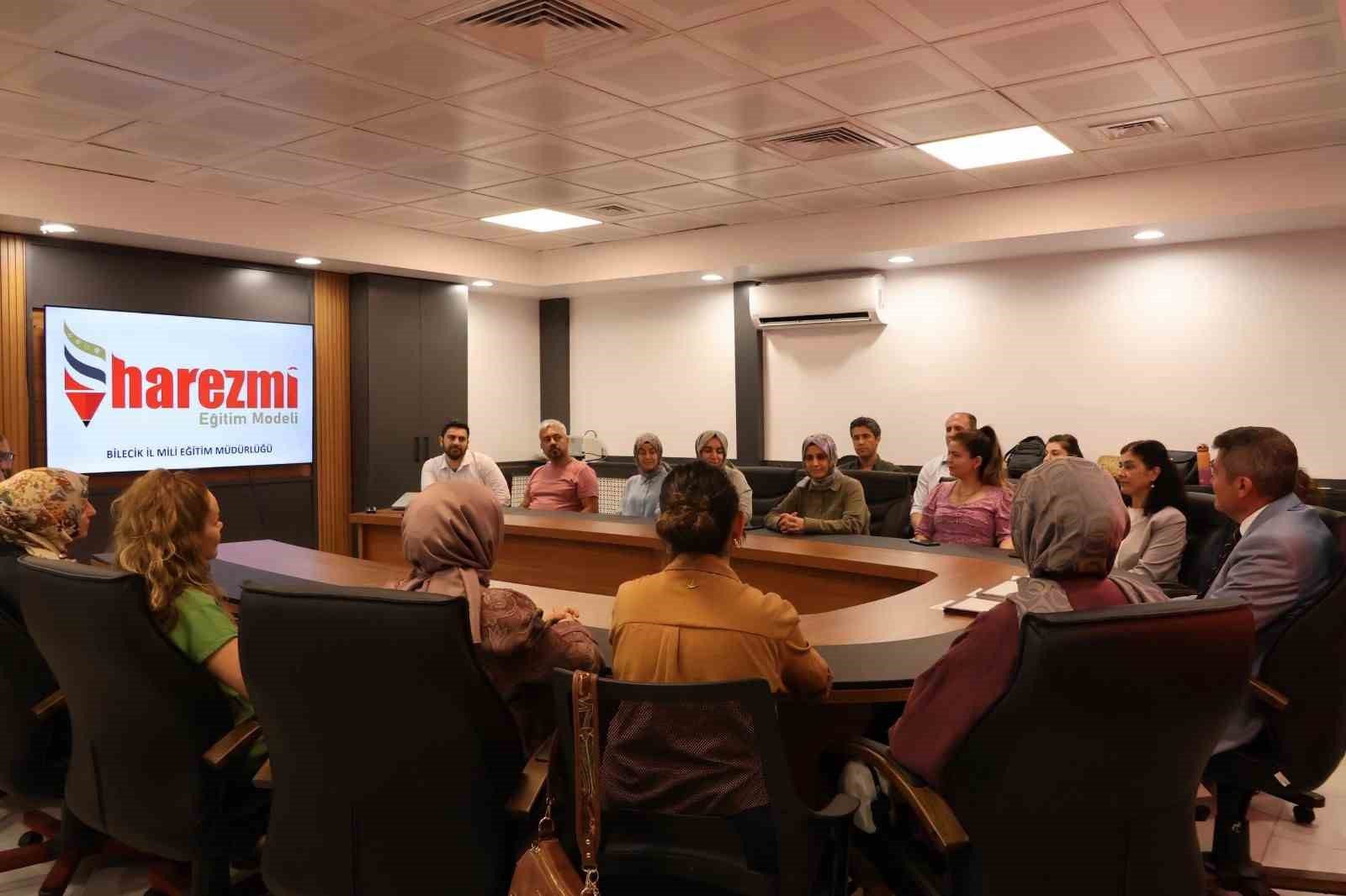 Bilecik’te Harezmi öğretmenlerine sertifika verildi