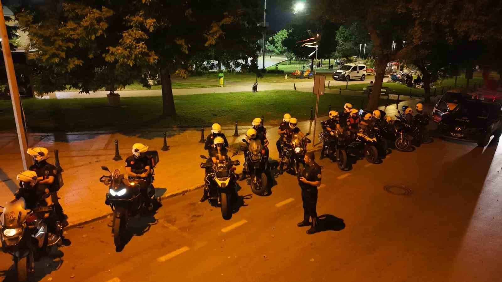 Bursa’da bin polisle huzur operasyonu Sokaklar abluka altına alındı