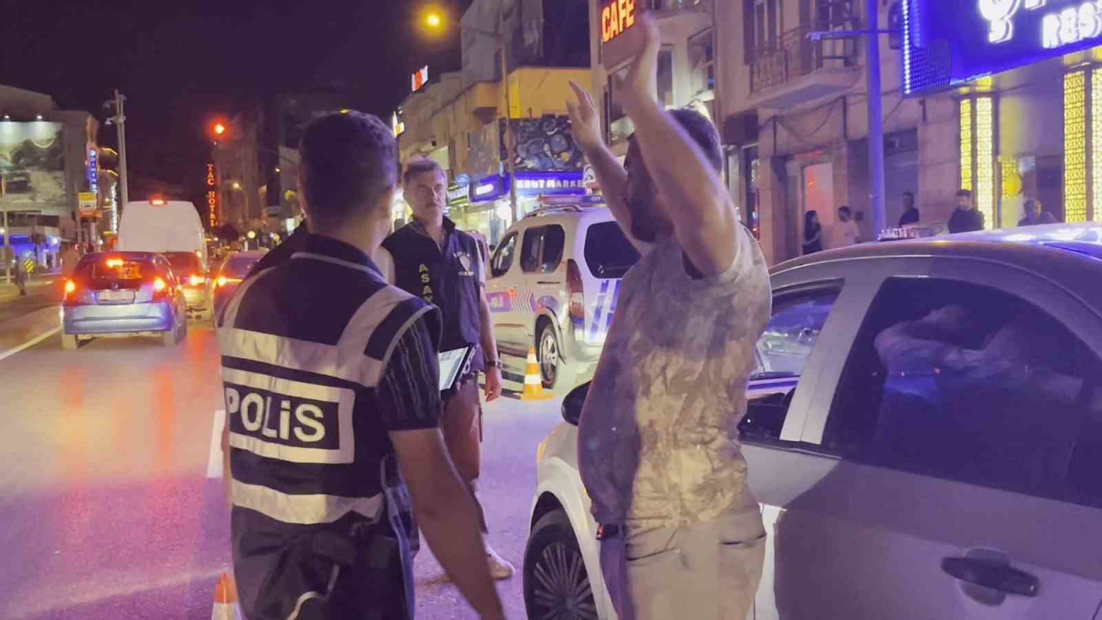 Bursa’da bin polisle huzur operasyonu Sokaklar abluka altına alındı