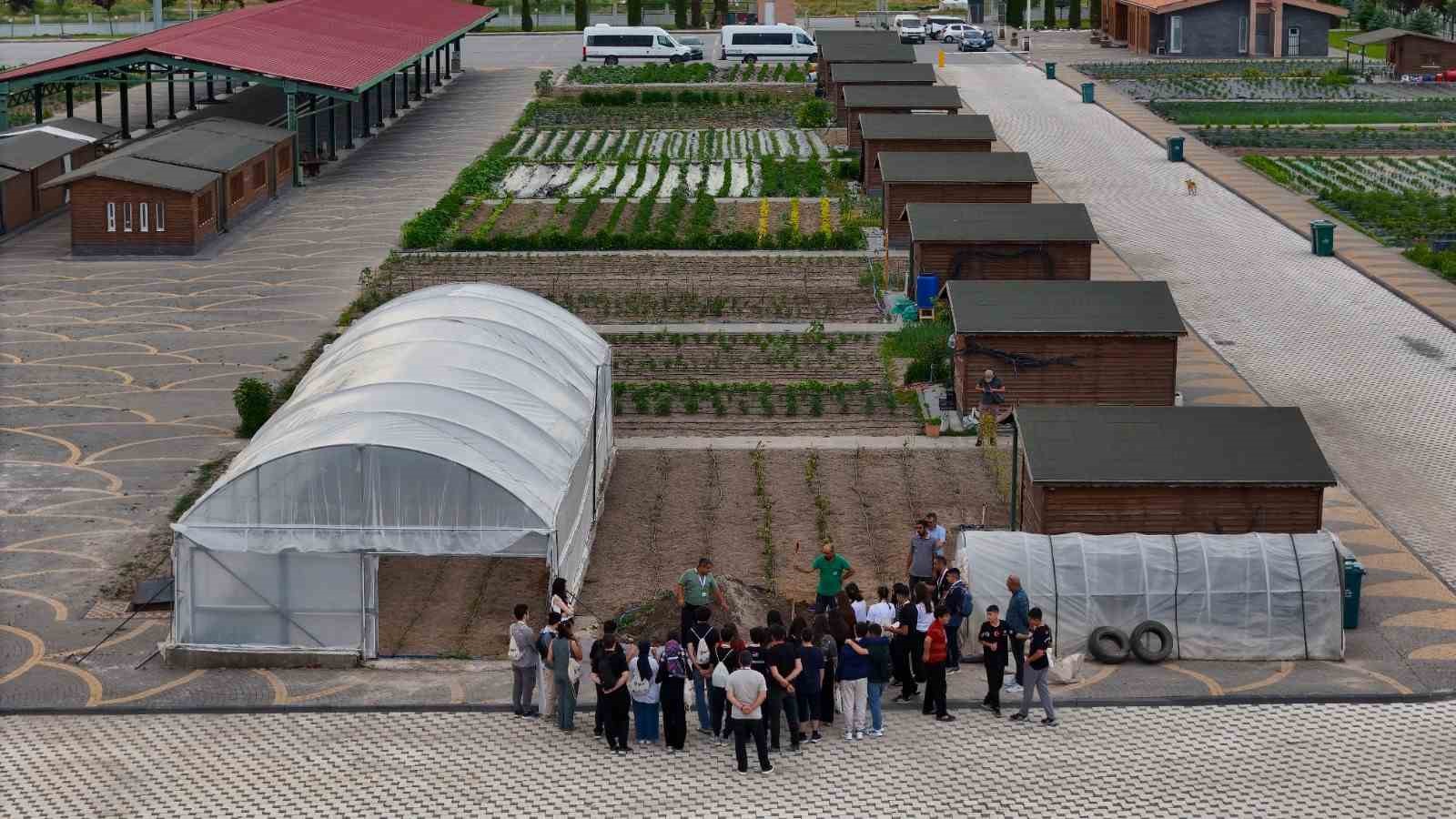 Büyükşehirin Doğal Ürünler Bahçesi’ne anlamlı ziyaret: TÜBİTAK 4004 projesiyle geleceğin çevrecileri yetişiyor