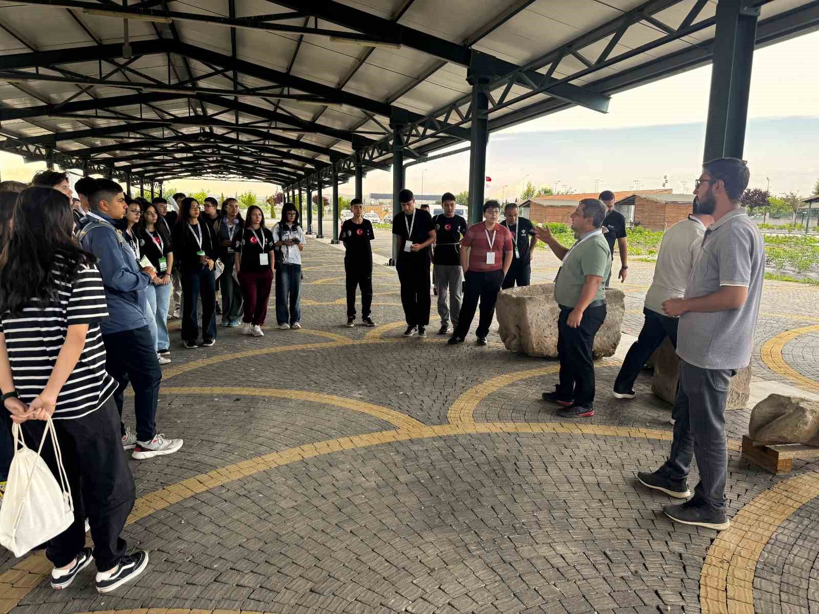 Büyükşehirin Doğal Ürünler Bahçesi’ne anlamlı ziyaret: TÜBİTAK 4004 projesiyle geleceğin çevrecileri yetişiyor