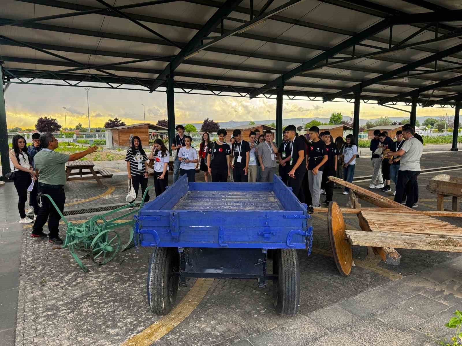 Büyükşehirin Doğal Ürünler Bahçesi’ne anlamlı ziyaret: TÜBİTAK 4004 projesiyle geleceğin çevrecileri yetişiyor