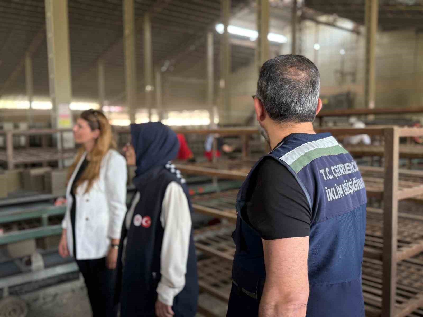 Bayburt’taki tuğla fabrikasında çevre denetimi yapıldı