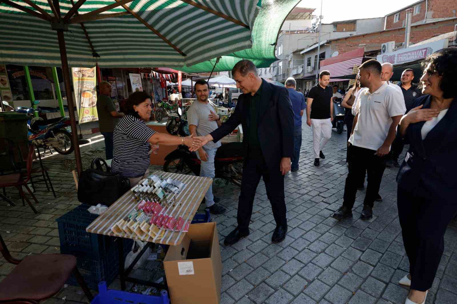 Başkan Tugay, Kınık’ta muharrem lokmasını paylaştı
