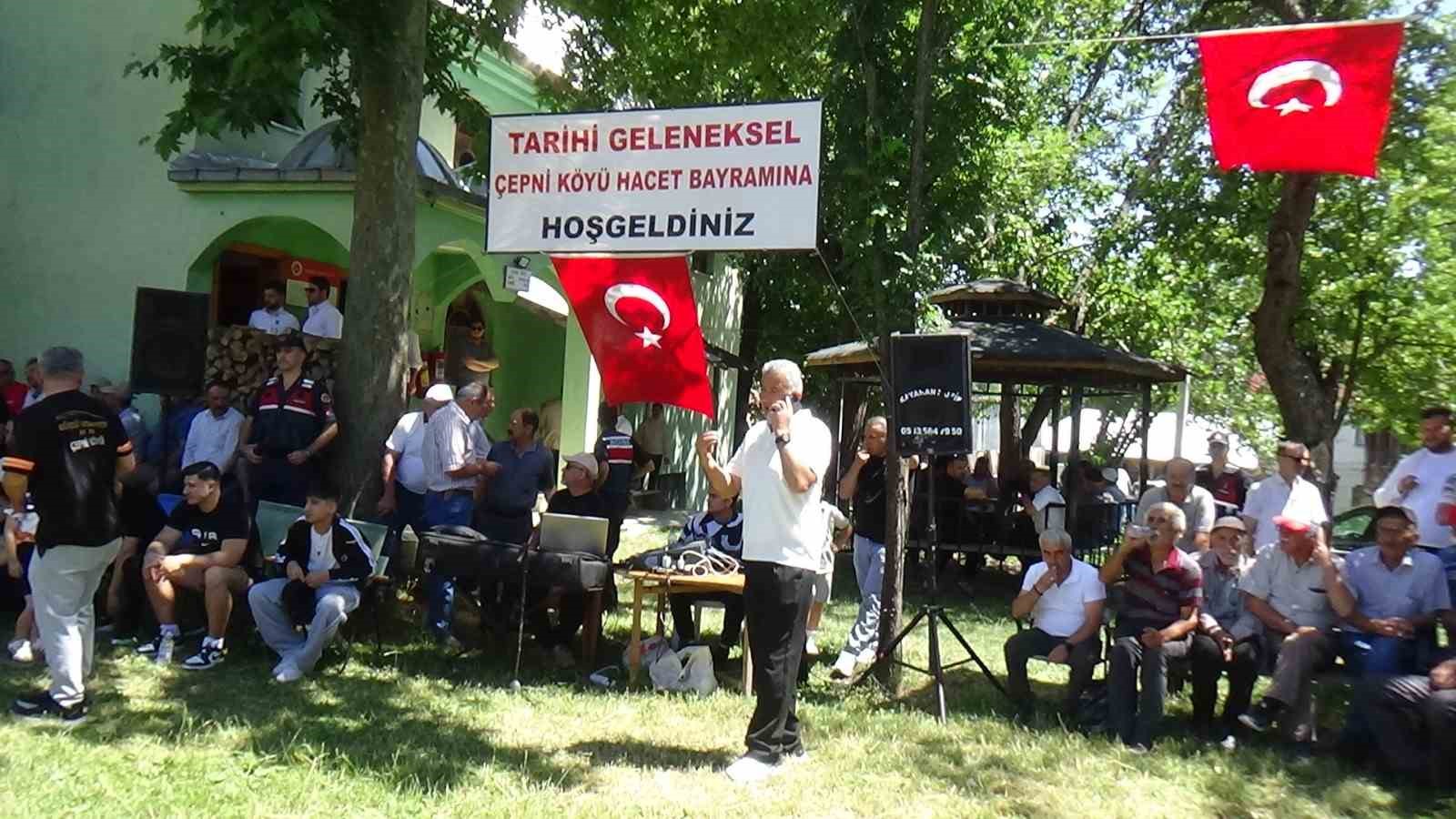 Mudurnu er meydanında fair-play: Acı çeken rakibini kucağında taşıdı, imdadına seyirci yetişti