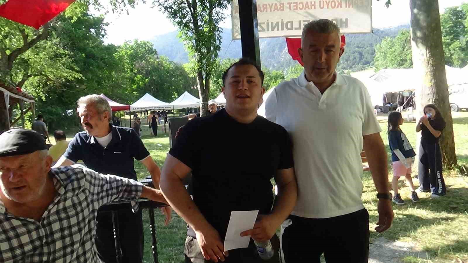 Mudurnu er meydanında fair-play: Acı çeken rakibini kucağında taşıdı, imdadına seyirci yetişti