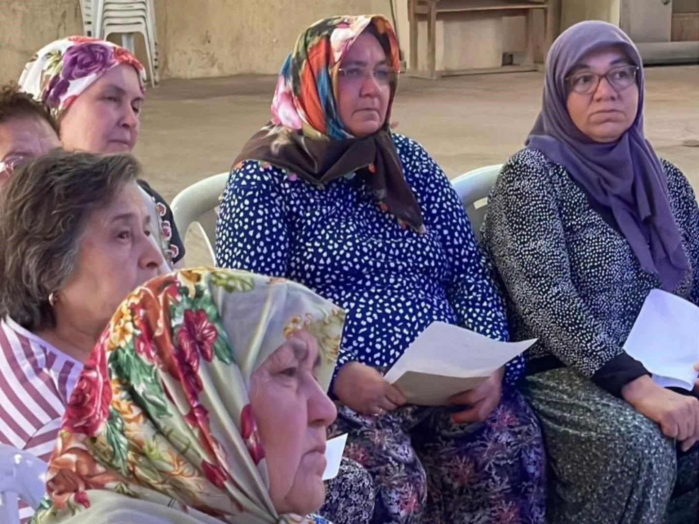 Salihli’nin tarihi köyündeki kadınlar ceviz reçeli yapımını öğrendi