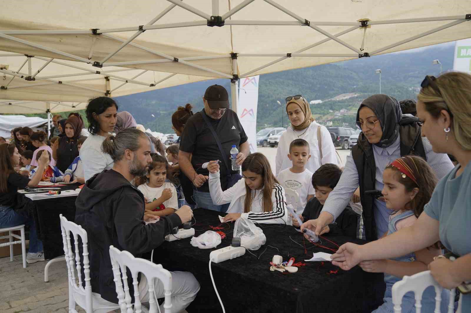 Mersin’den Artvin’e bilim köprüsü: Çocuklar atölyelerde eğlenerek öğrendi