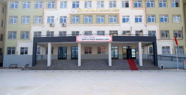 Karne günü bıçaklanan 10’uncu sınıf öğrencisi kurtarılamadı