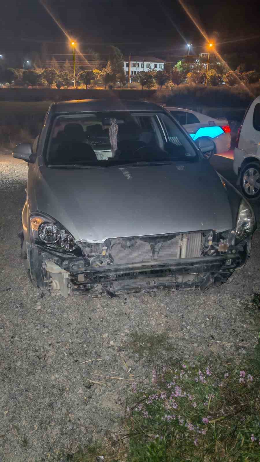 Bolu’da yön levhasına çarpıp kaçan alkollü sürücü kamerada bulundu