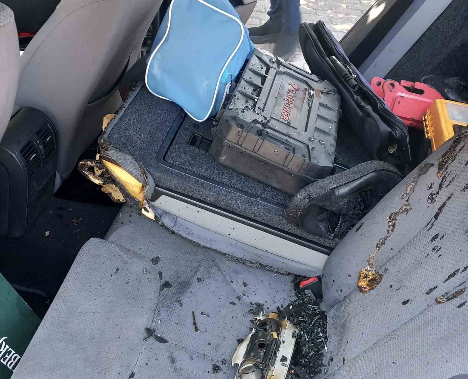 Osmaniye’de otomobilde çıkan yangın itfaiyenin müdahalesiyle söndürüldü