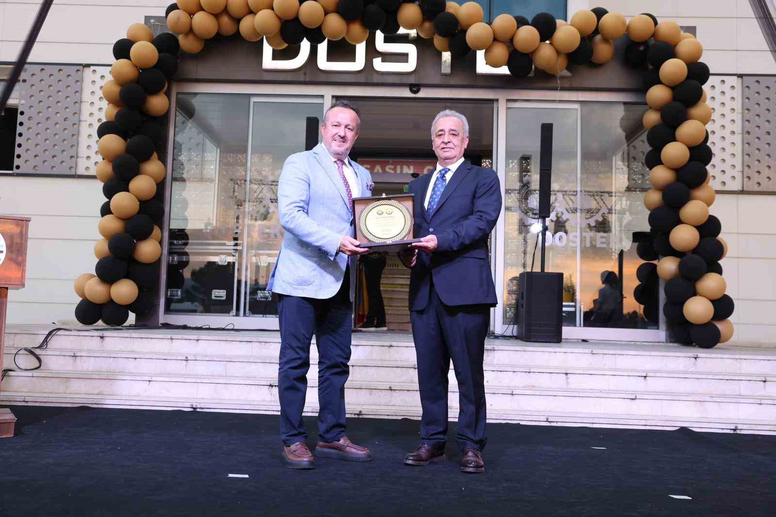 DOSTEK Kolejinde 228 öğrenci mezuniyet heyecanı yaşadı