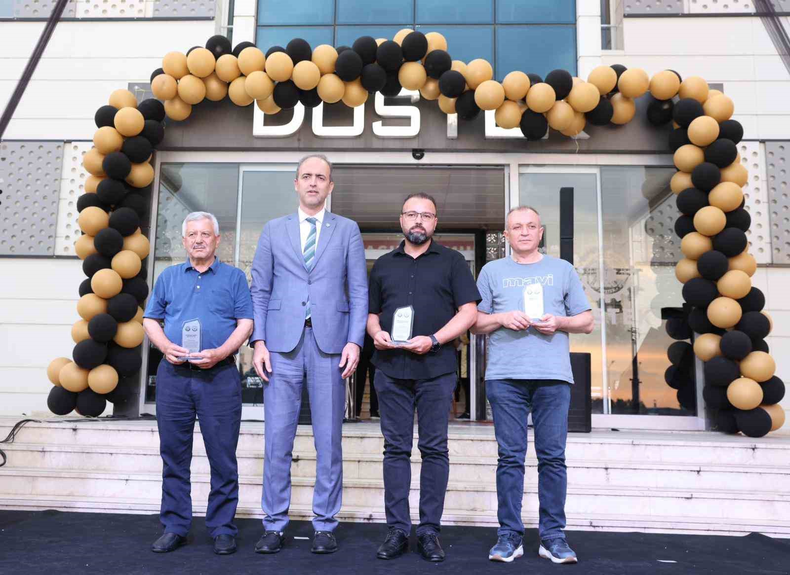 DOSTEK Kolejinde 228 öğrenci mezuniyet heyecanı yaşadı