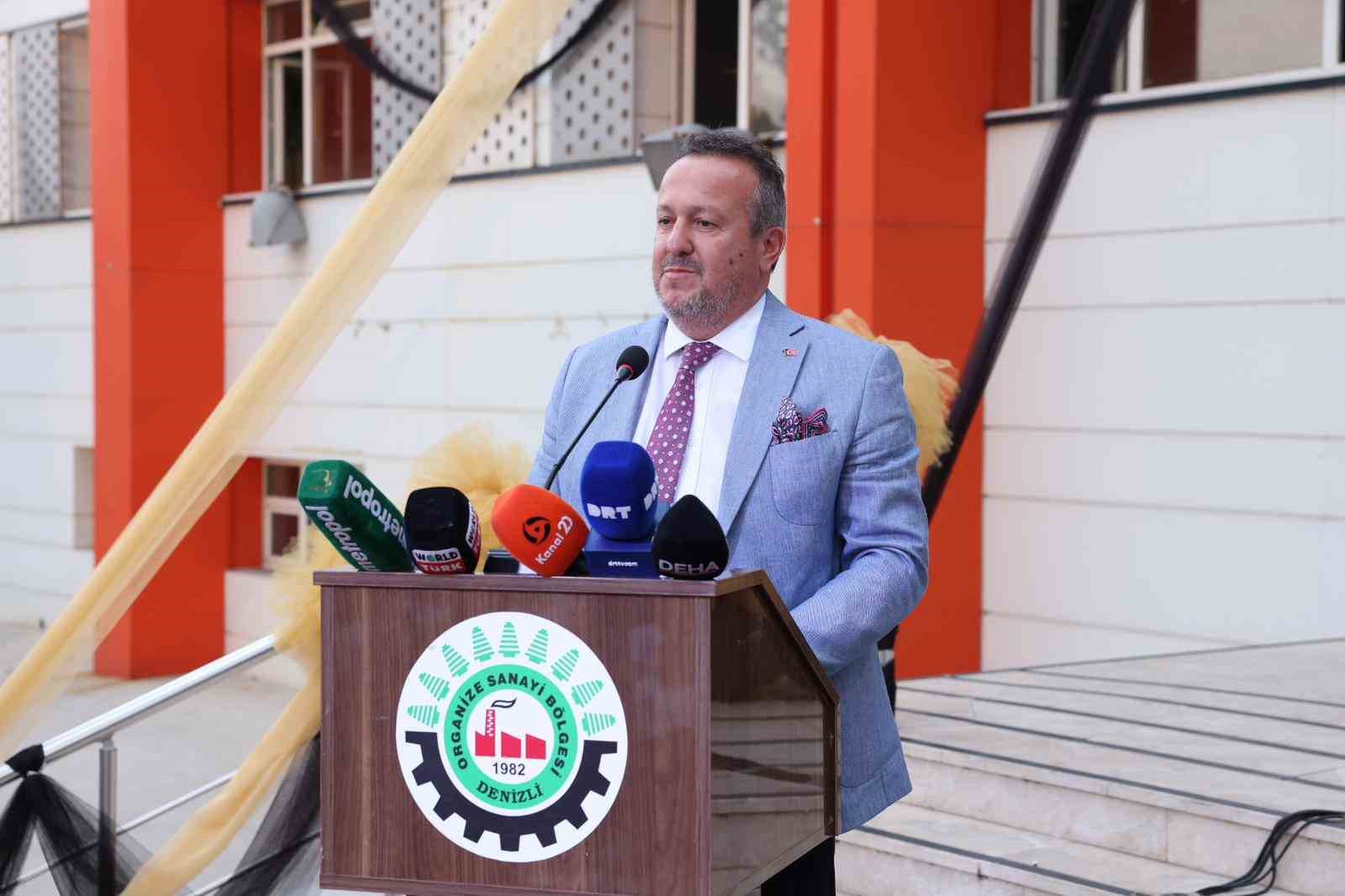 DOSTEK Kolejinde 228 öğrenci mezuniyet heyecanı yaşadı