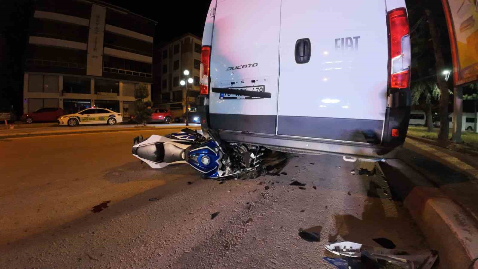 Motosiklet sürücüsünün ölümden döndüğü kaza kamerada