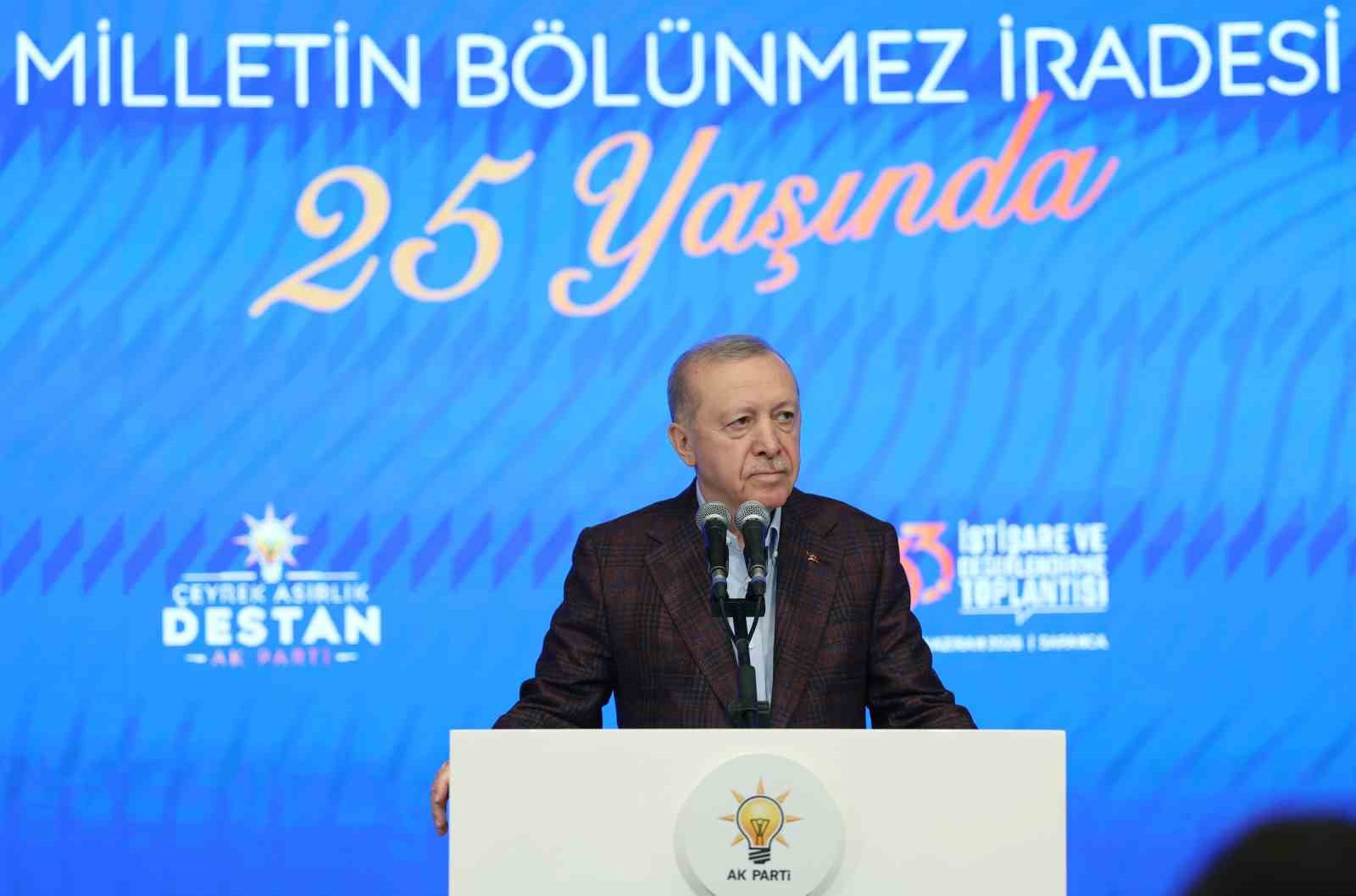 Cumhurbaşkanı Erdoğan: "Cahil, geri kafalı bazı fosiller çıkıyor, başörtüsüne, başörtülüye kin kusuyor"
