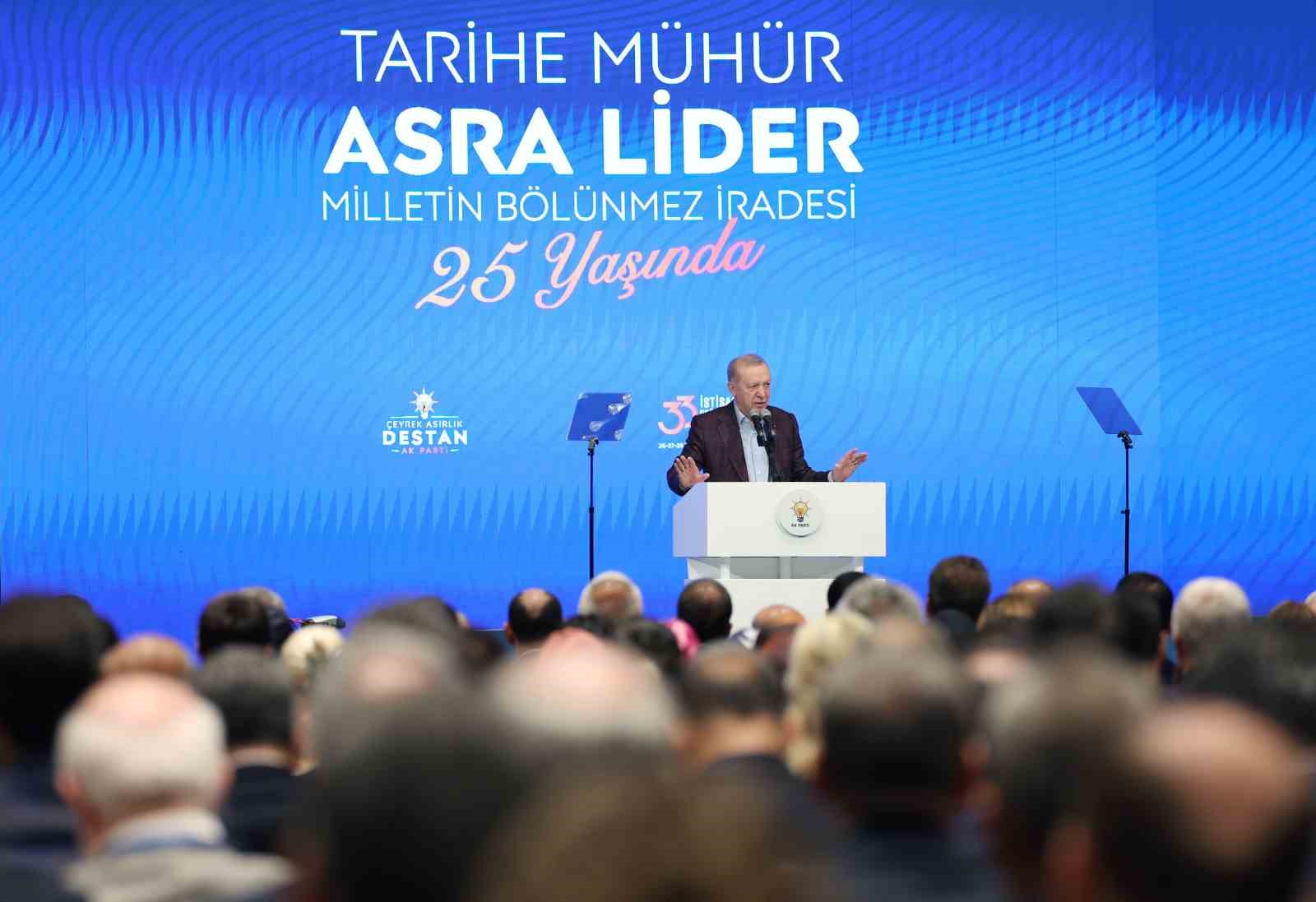 Cumhurbaşkanı Erdoğan: "Cahil, geri kafalı bazı fosiller çıkıyor, başörtüsüne, başörtülüye kin kusuyor"