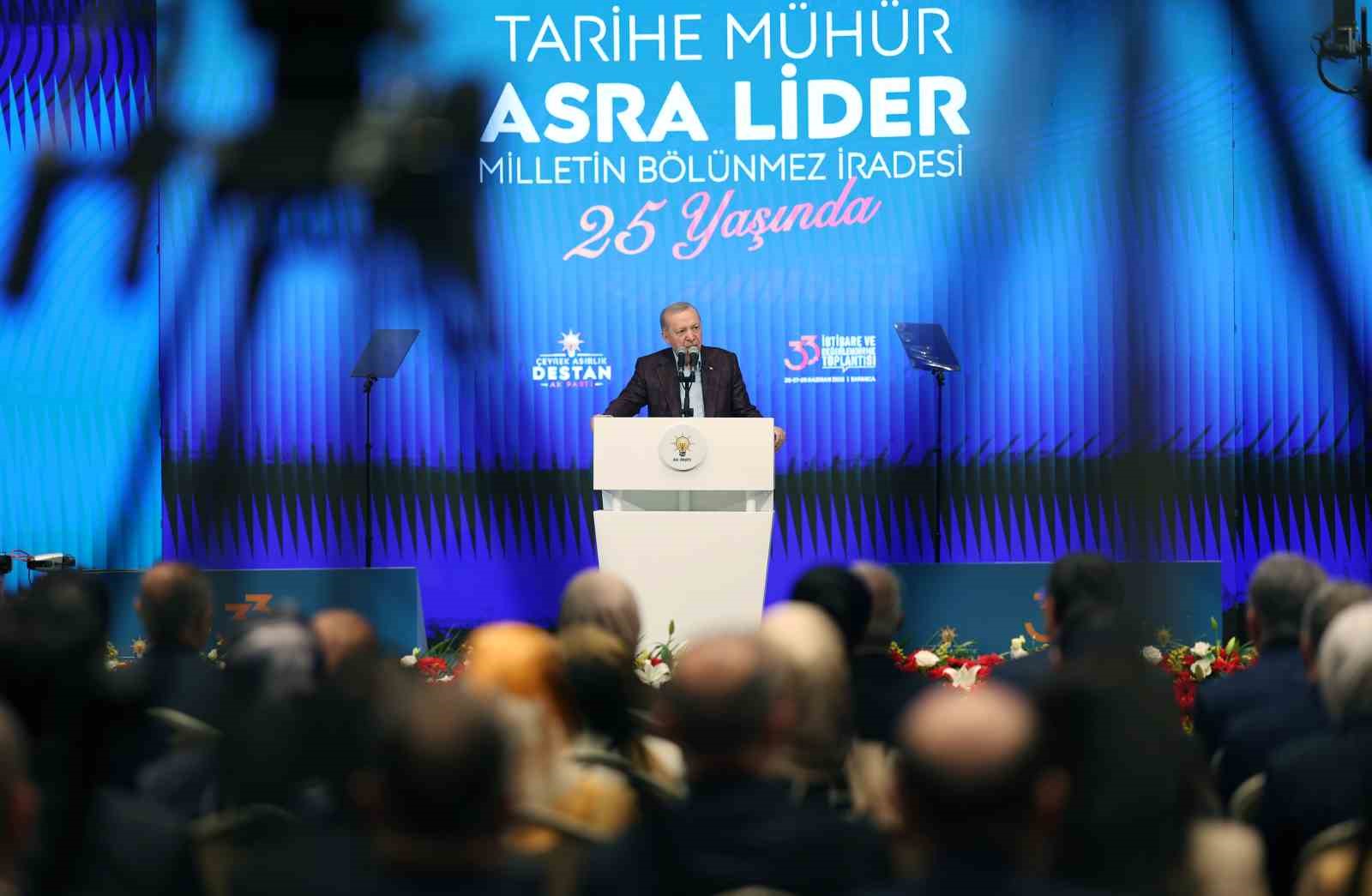 Cumhurbaşkanı Erdoğan: "Cahil, geri kafalı bazı fosiller çıkıyor, başörtüsüne, başörtülüye kin kusuyor"