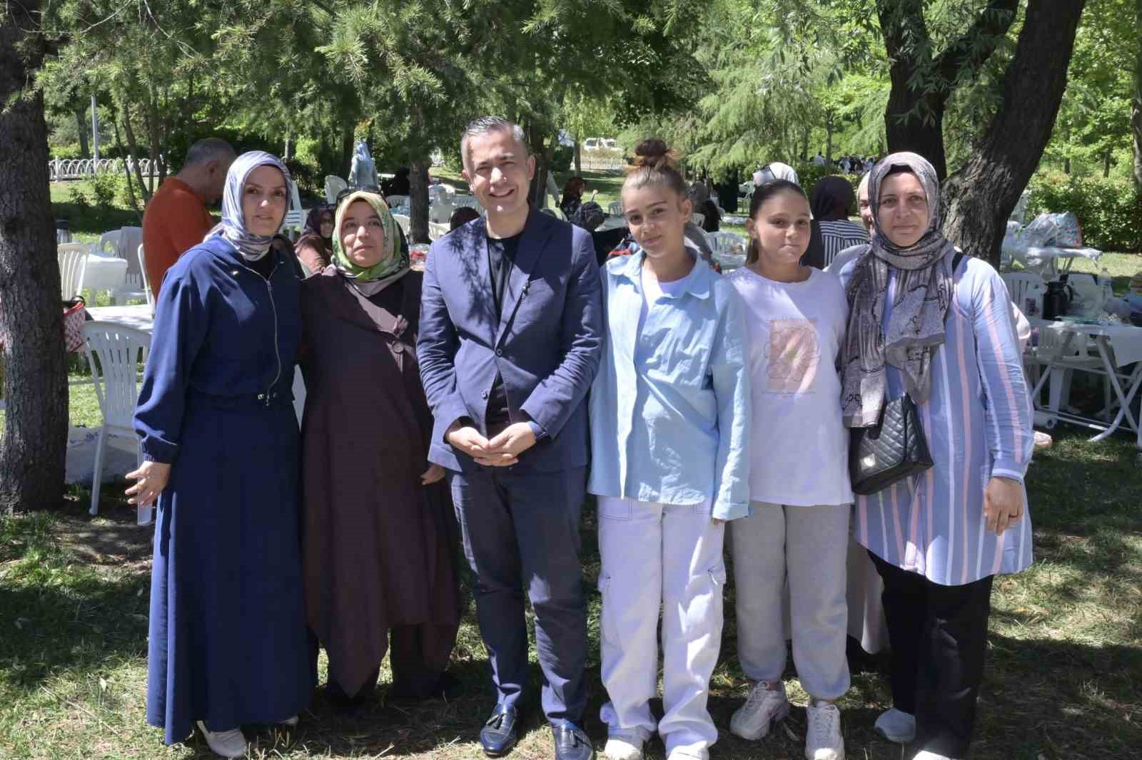 "Kadınlar Buluşuyor, Esenyurt Güçleniyor" etkinliği yoğun ilgi gördü