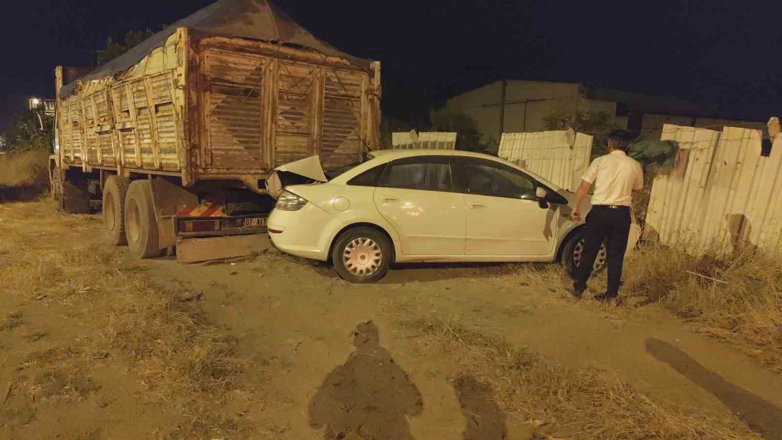 Kamyonla çarpışan otomobilin sürücüsü yaralandı