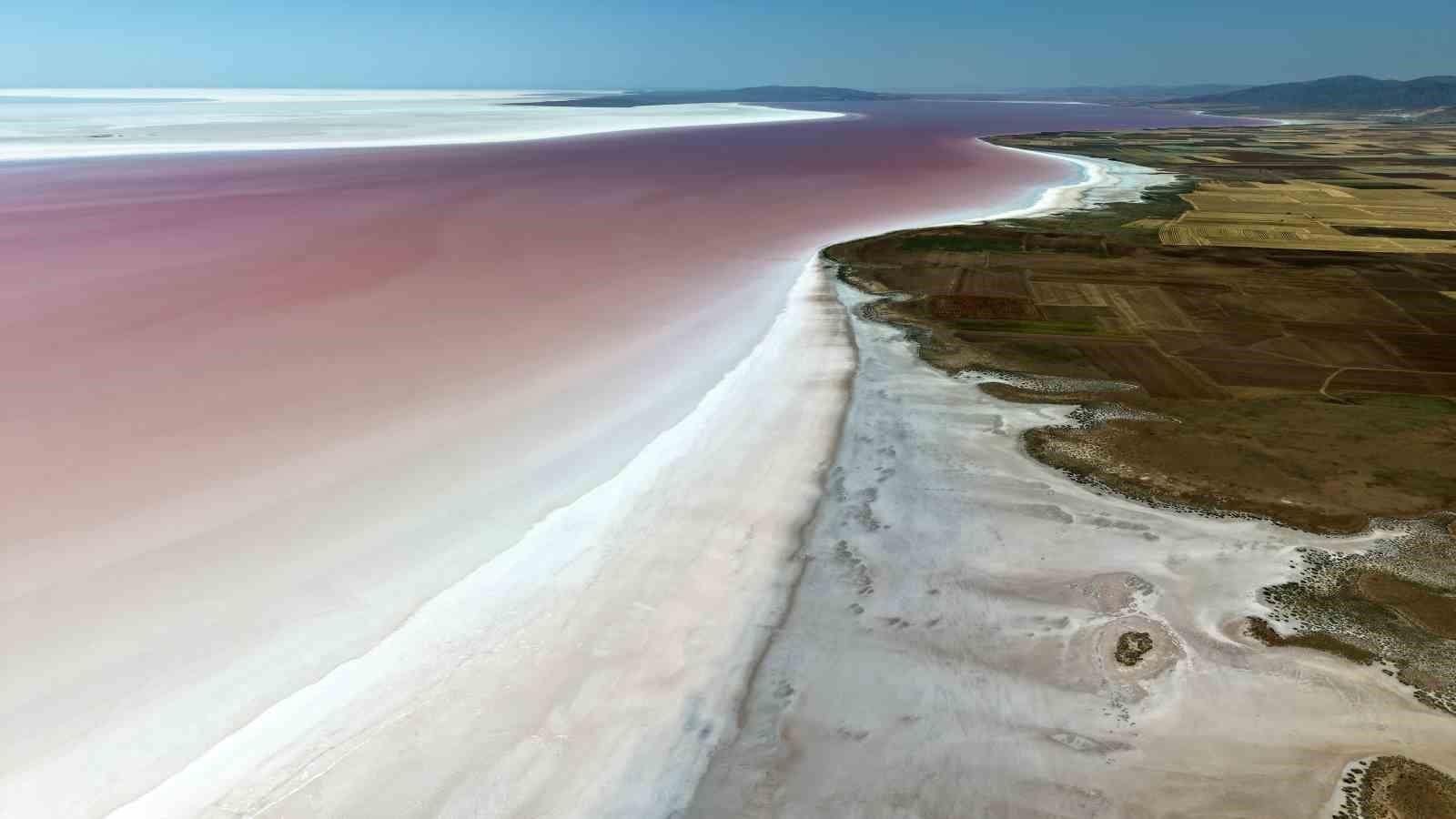Tuz Gölü pembe renge büründü