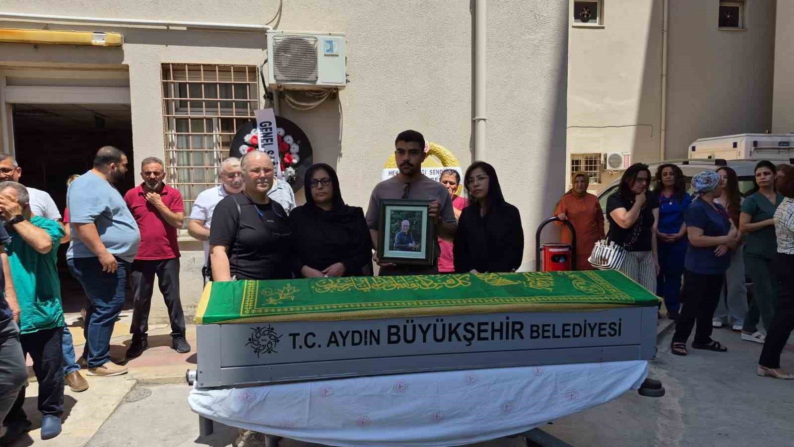 Söke’nin sevilen doktoru Op. Dr. Kaplan, gözyaşlarıyla uğurlandı
